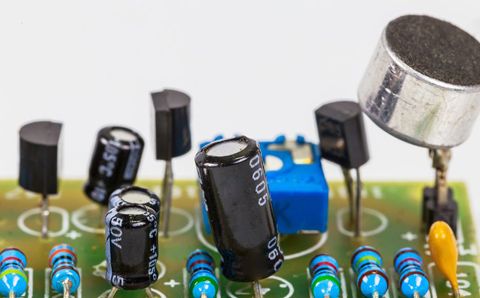 無(wú)功補(bǔ)償電容器漏油，可以繼續(xù)使用嗎？